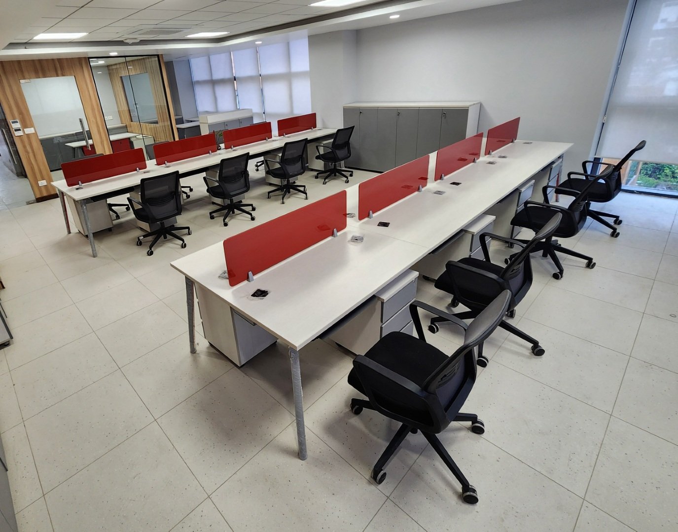 Clean Lines for Focused Workspaces.